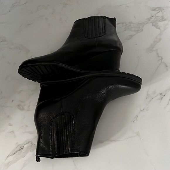 Ellen Tracy Leather Wedge Booties EUC - Picture 3 of 7
